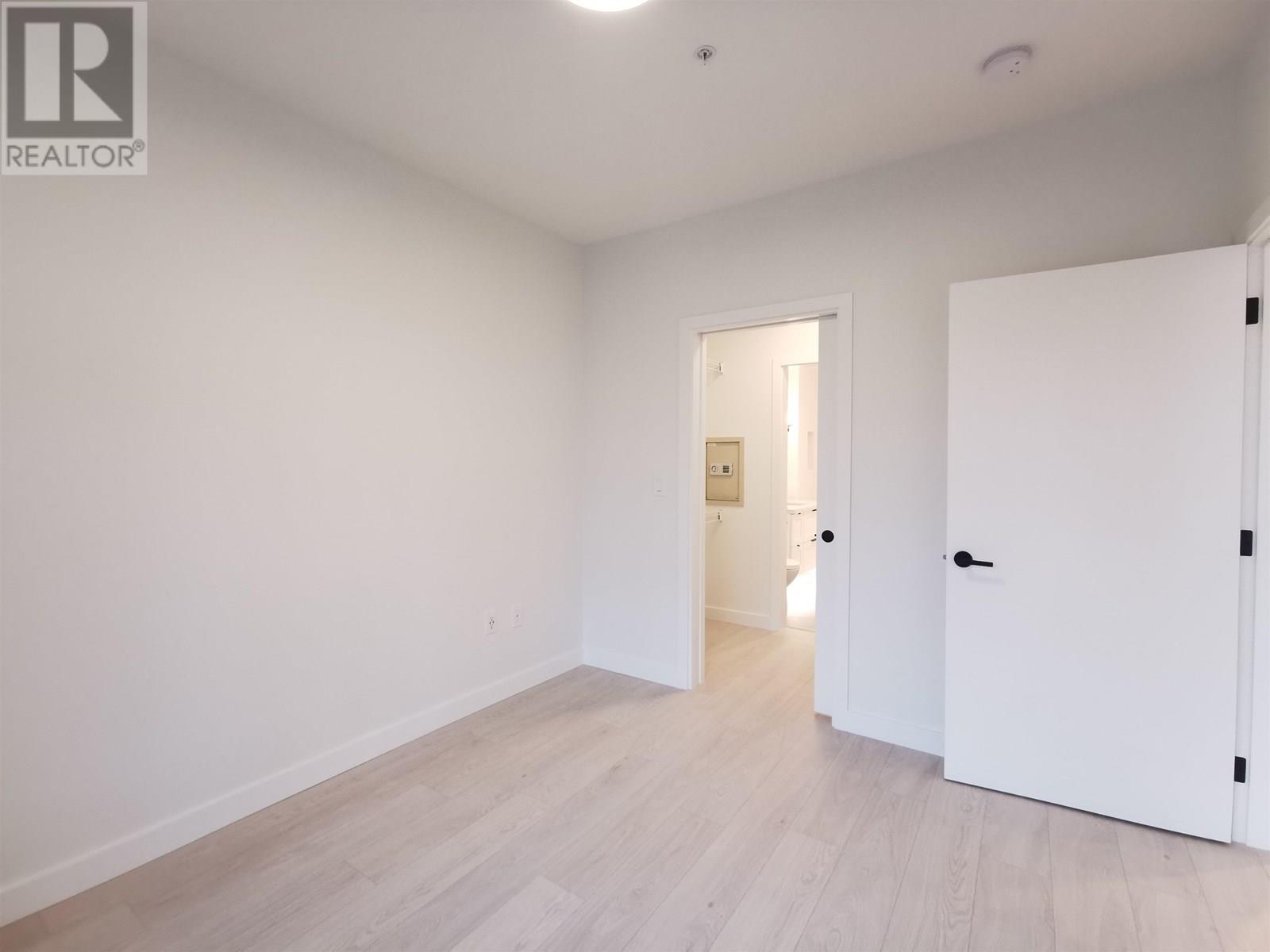 Photo 6 of 104 3038 St George Street, Port Moody BC