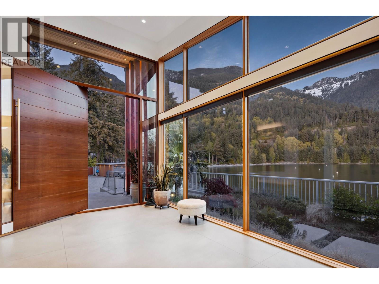 15 BRUNSWICK BEACH ROAD, Lions Bay