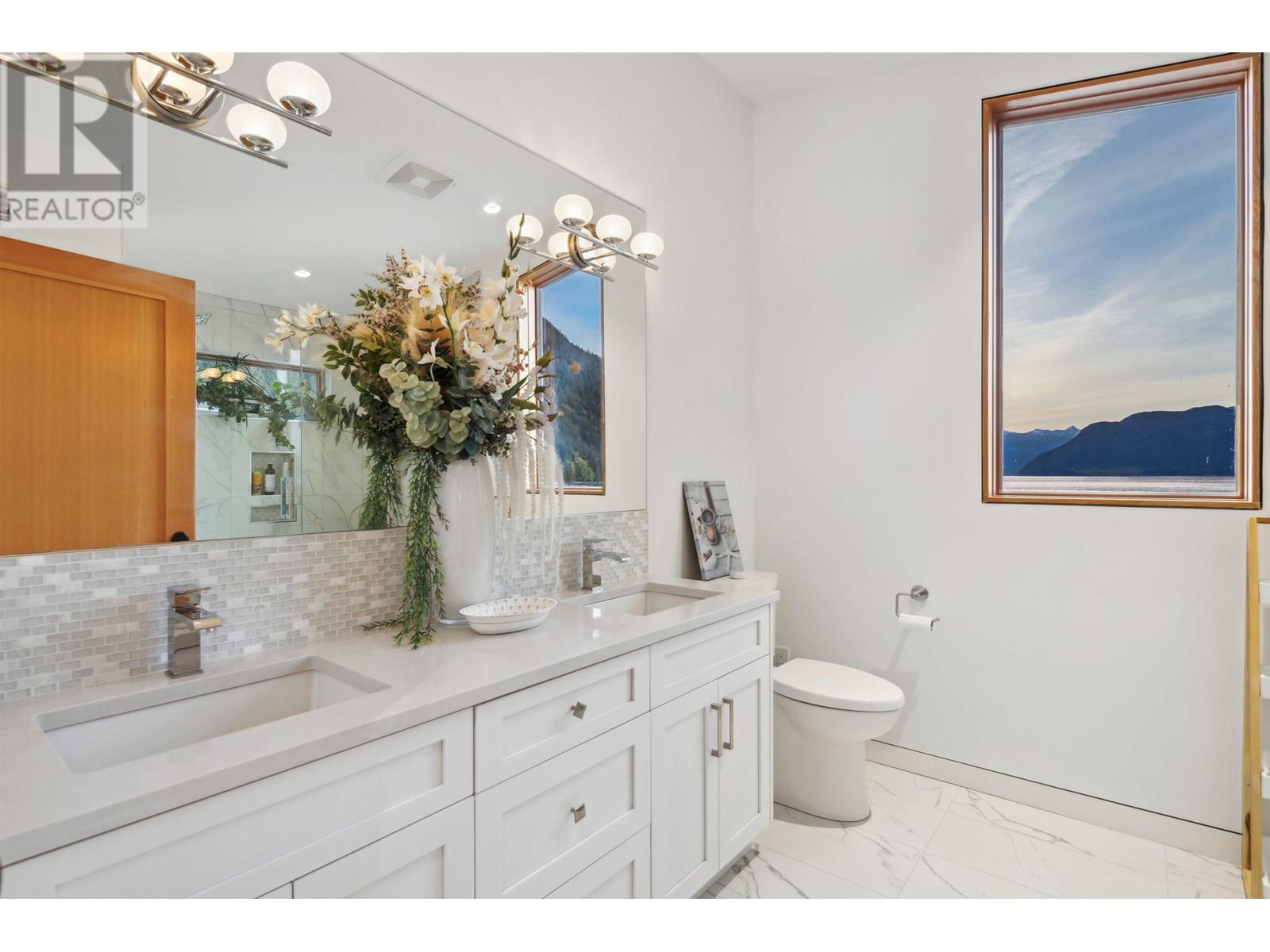 15 BRUNSWICK BEACH ROAD, Lions Bay