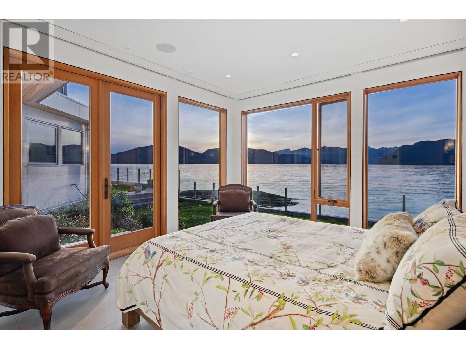 15 BRUNSWICK BEACH ROAD, Lions Bay