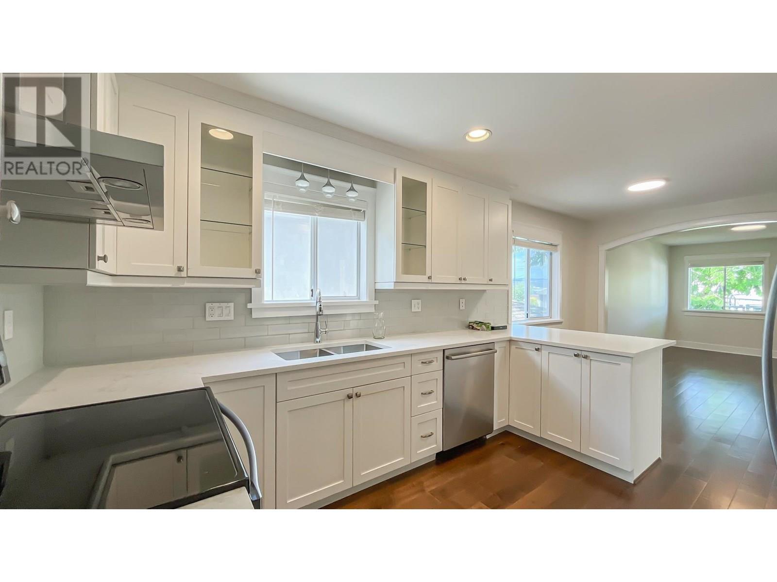 Photo 12 of 5076 Smith Avenue, Burnaby BC