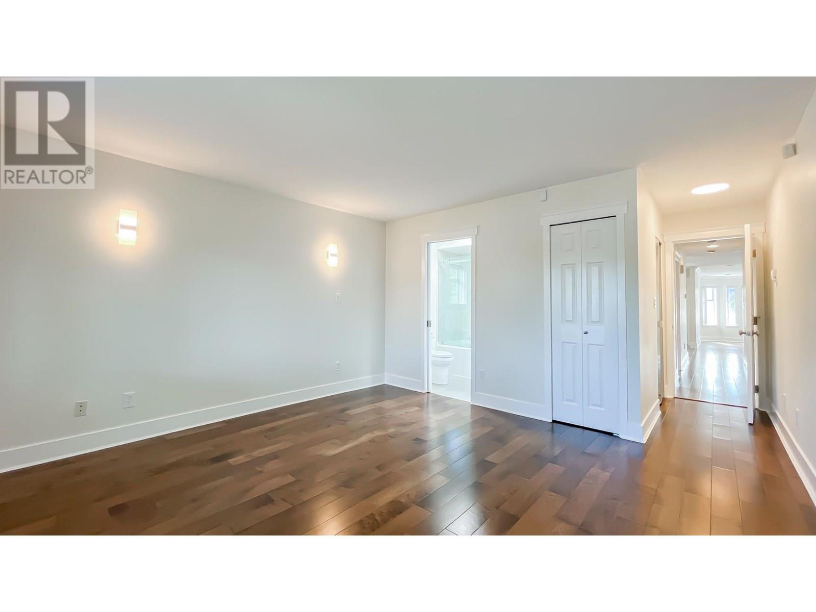 Photo 13 of 5076 Smith Avenue, Burnaby BC