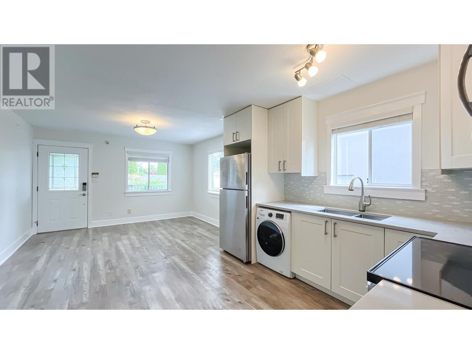Photo 8 of 5076 Smith Avenue, Burnaby BC