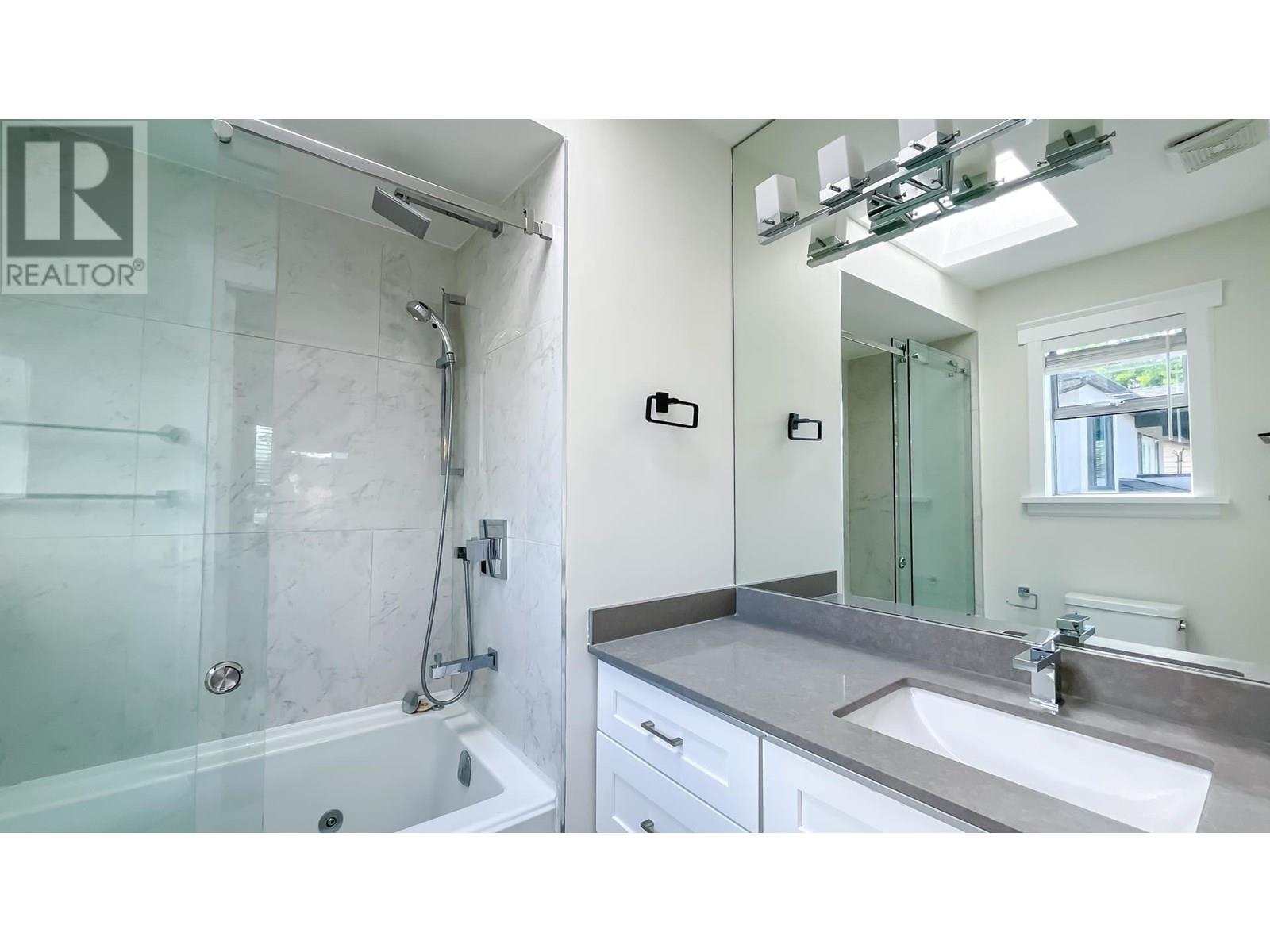 Photo 9 of 5076 Smith Avenue, Burnaby BC