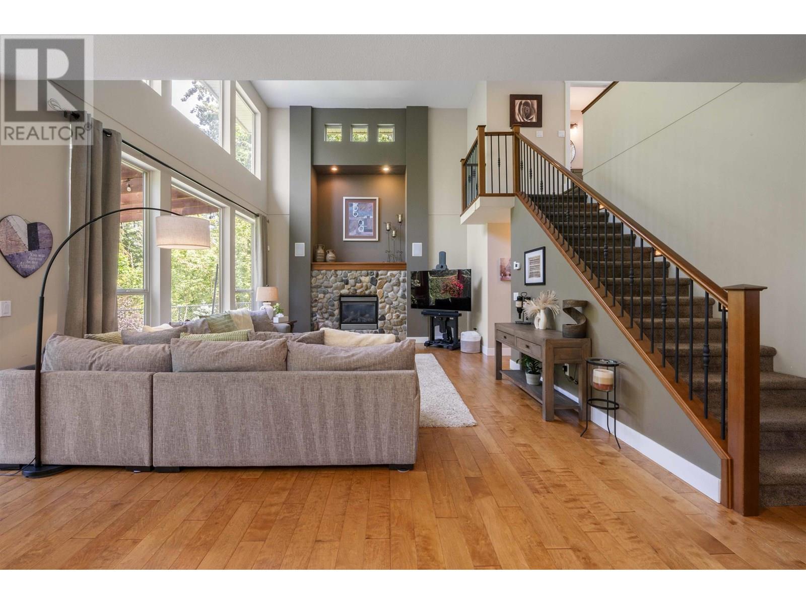 Photo 8 of 24437 Mcclure Drive, Maple Ridge BC