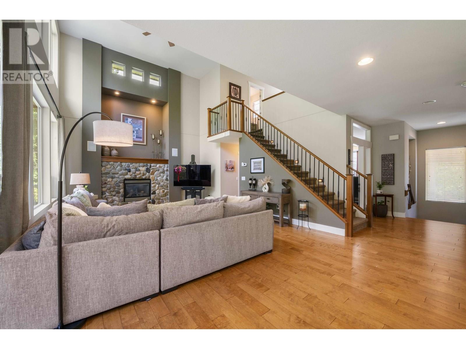 Photo 9 of 24437 Mcclure Drive, Maple Ridge BC