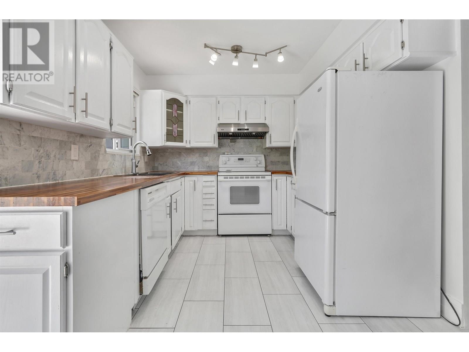 Photo 6 of 10540 Sorrel Drive, Richmond BC