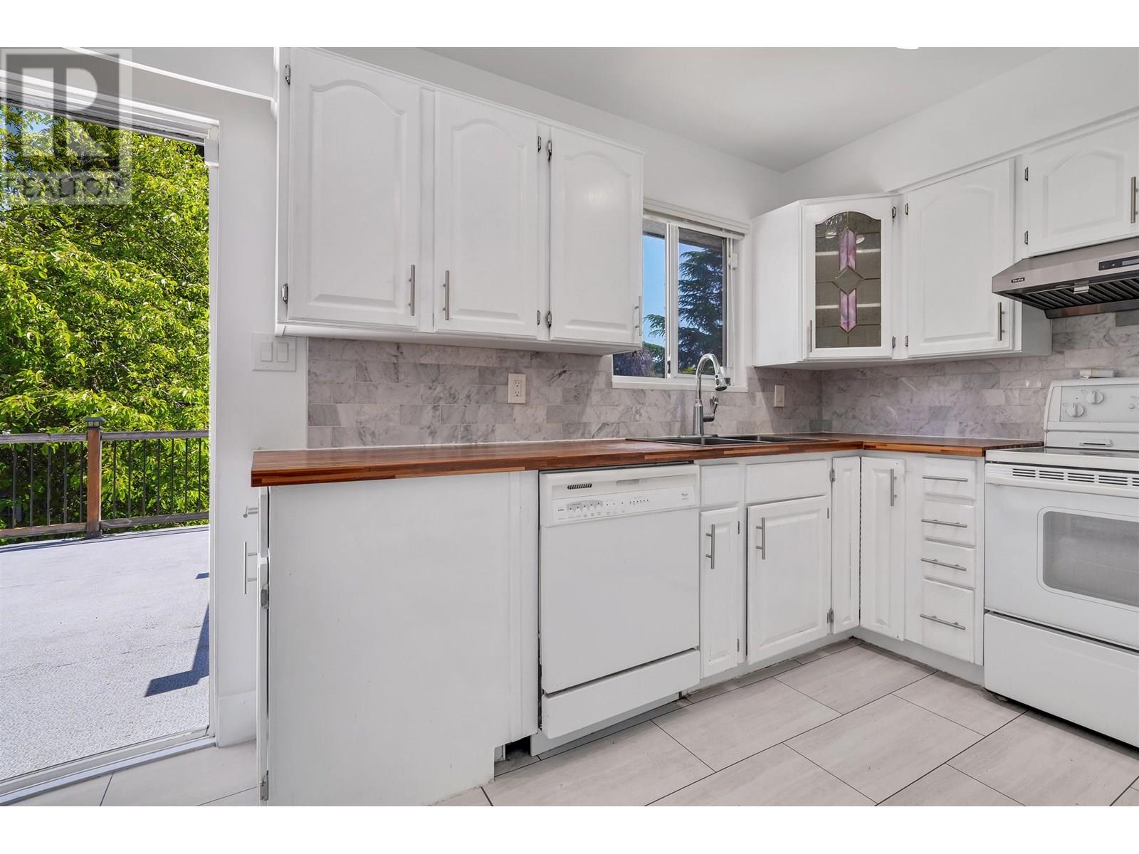 Photo 7 of 10540 Sorrel Drive, Richmond BC