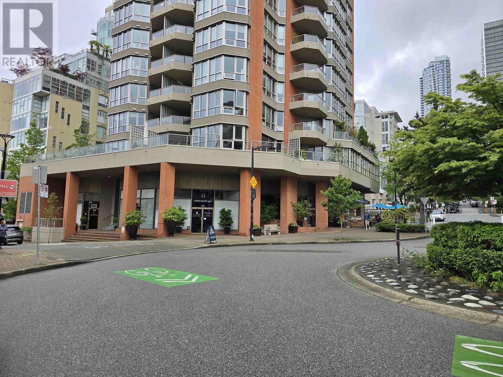 Photo 6 of 103 1625 Hornby Street, Vancouver BC