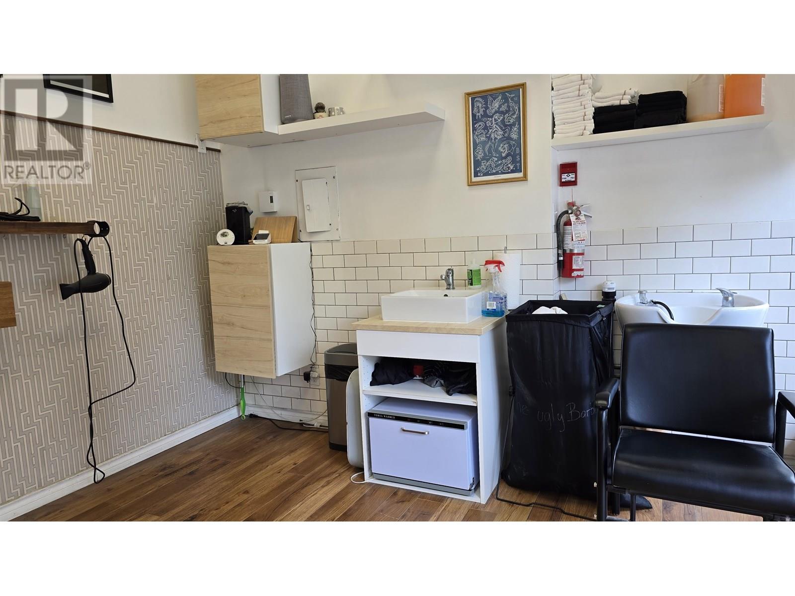 Photo 5 of 103 1625 Hornby Street, Vancouver BC