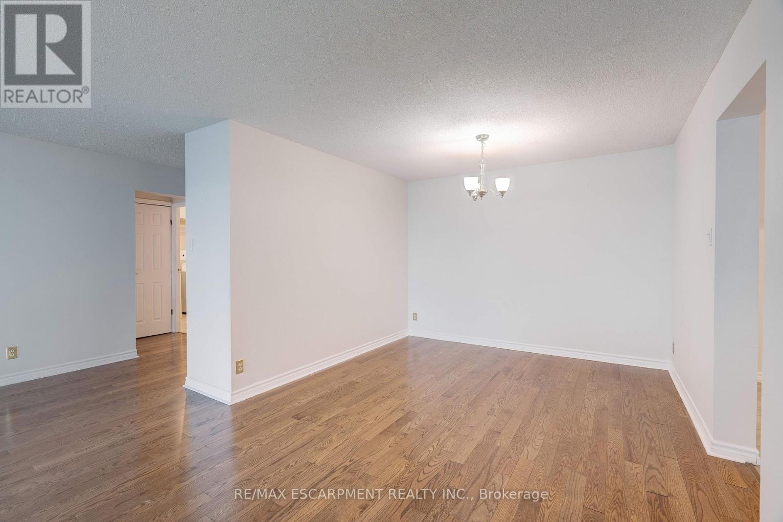 Photo 9 of 205 5280 Lakeshore Road, Burlington ON