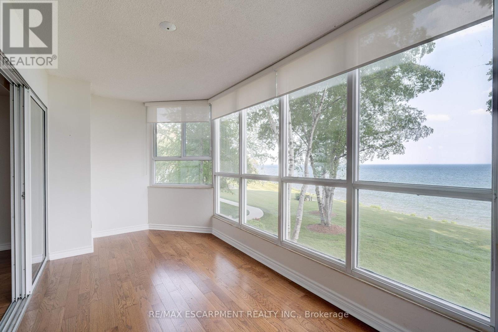 Photo 7 of 205 5280 Lakeshore Road, Burlington ON