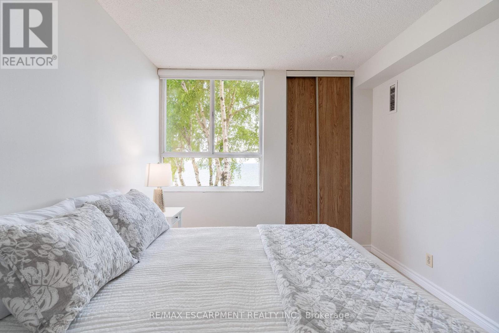 Photo 19 of 205 5280 Lakeshore Road, Burlington ON
