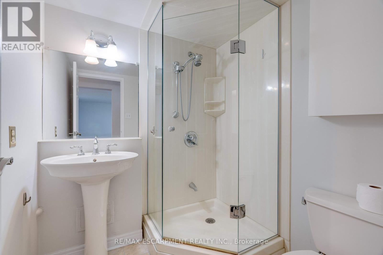 Photo 16 of 205 5280 Lakeshore Road, Burlington ON