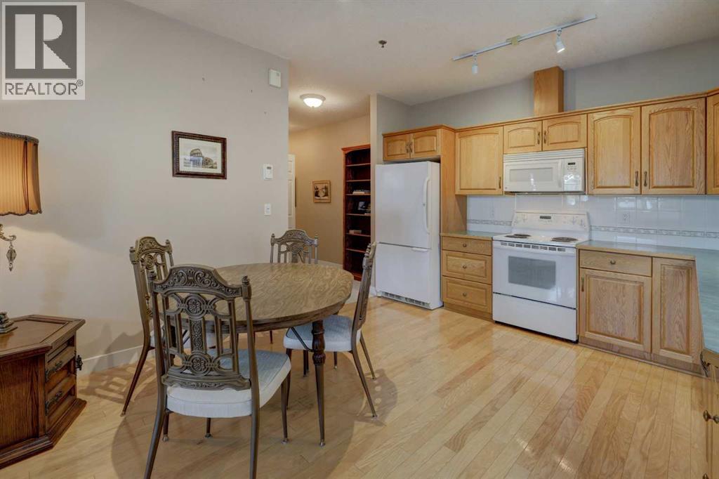 Photo 11 of 101 3412 Parkdale Boulevard Nw, Calgary AB