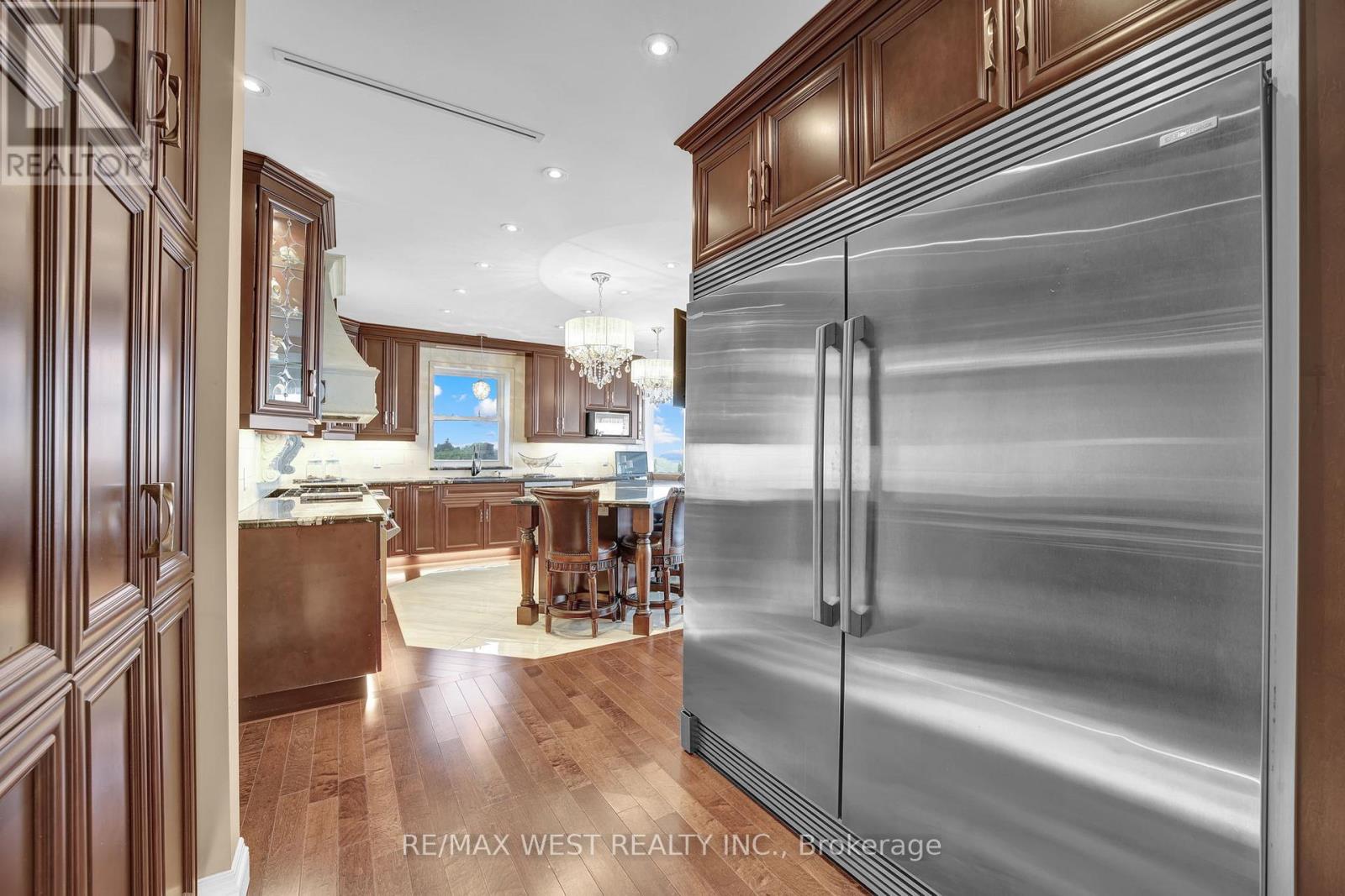 Photo 4 of 5 W 174 Mountain Park Avenue, Hamilton ON