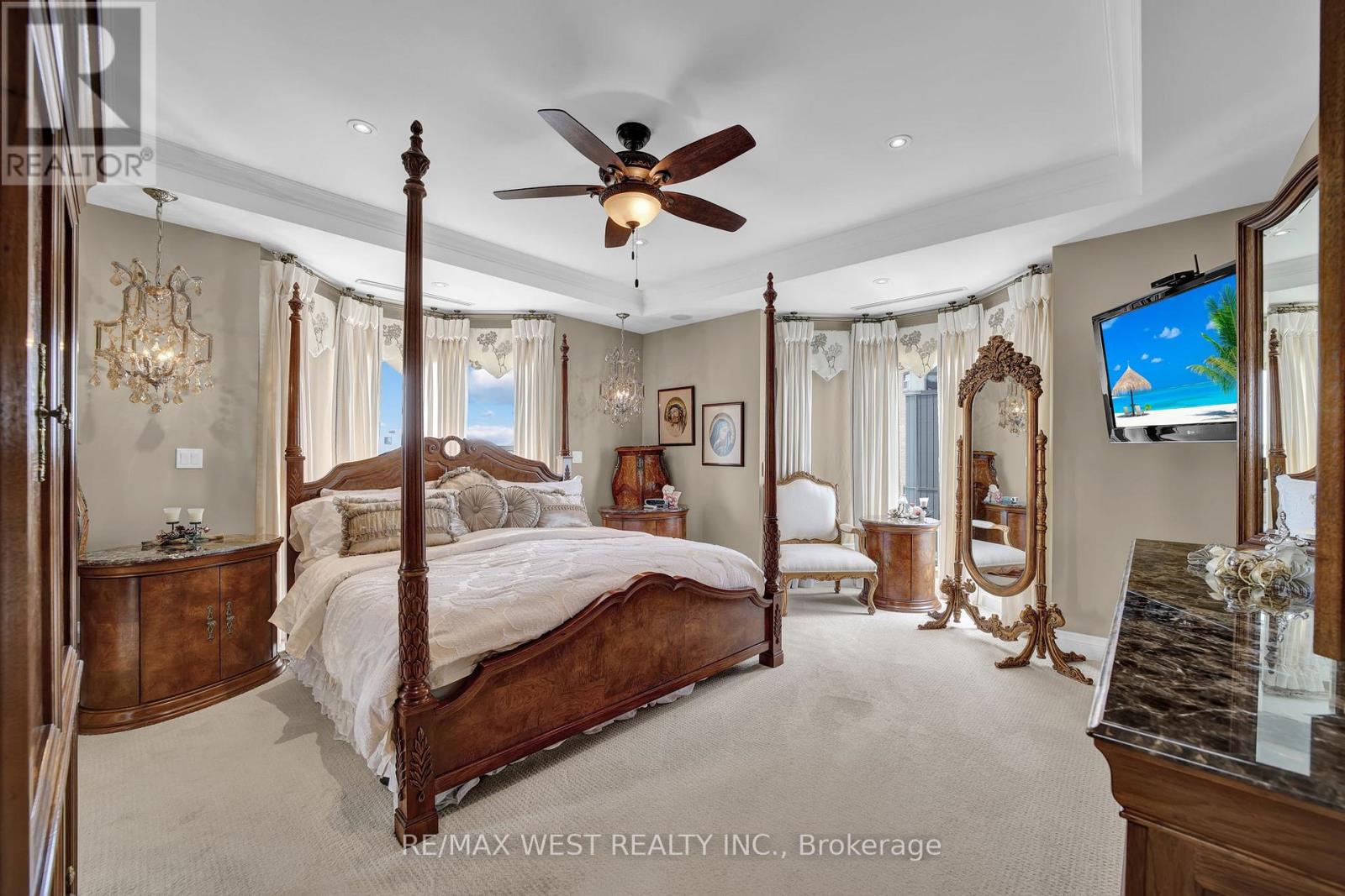 Photo 3 of 5 W 174 Mountain Park Avenue, Hamilton ON