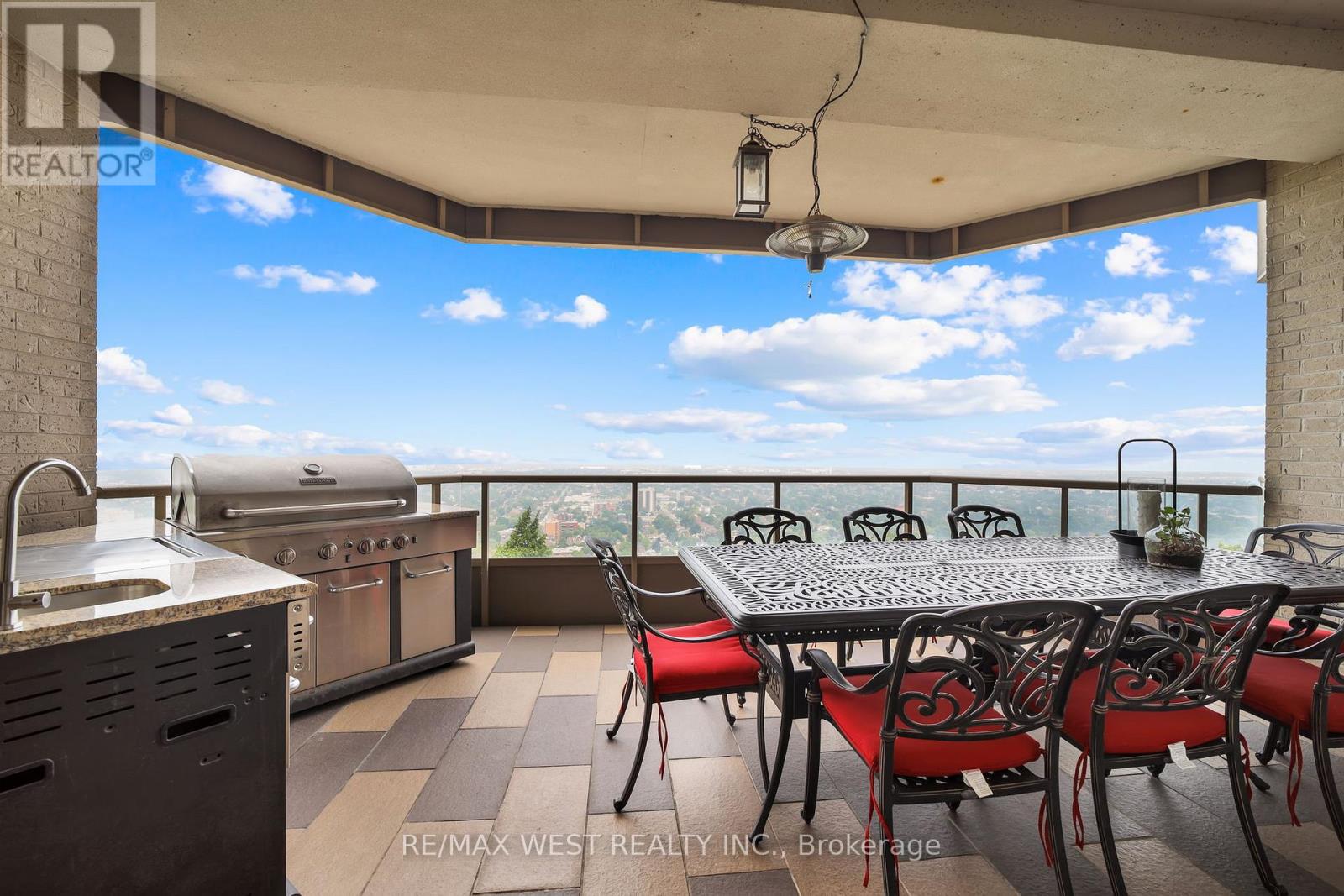 Photo 19 of 5 W 174 Mountain Park Avenue, Hamilton ON