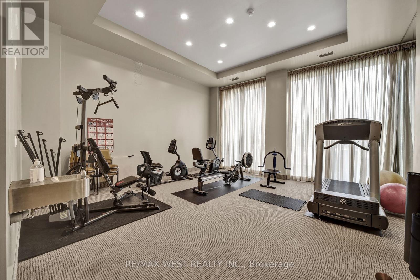 Photo 11 of 5 W 174 Mountain Park Avenue, Hamilton ON