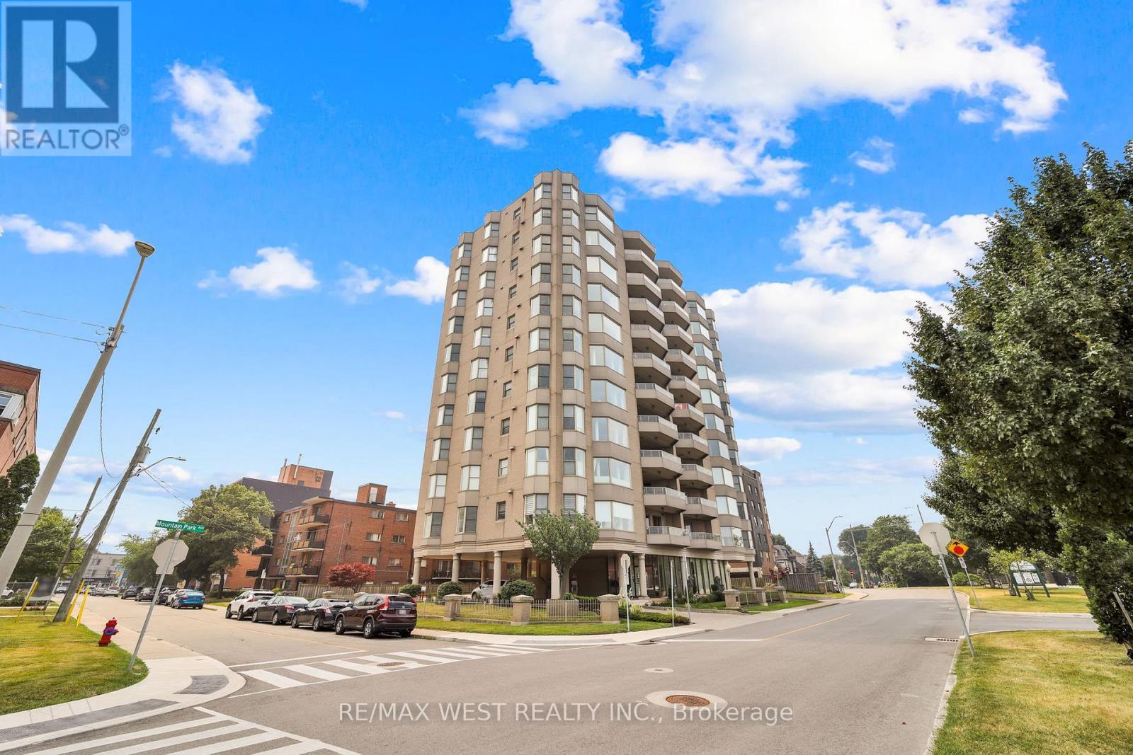 Photo 12 of 5 W 174 Mountain Park Avenue, Hamilton ON