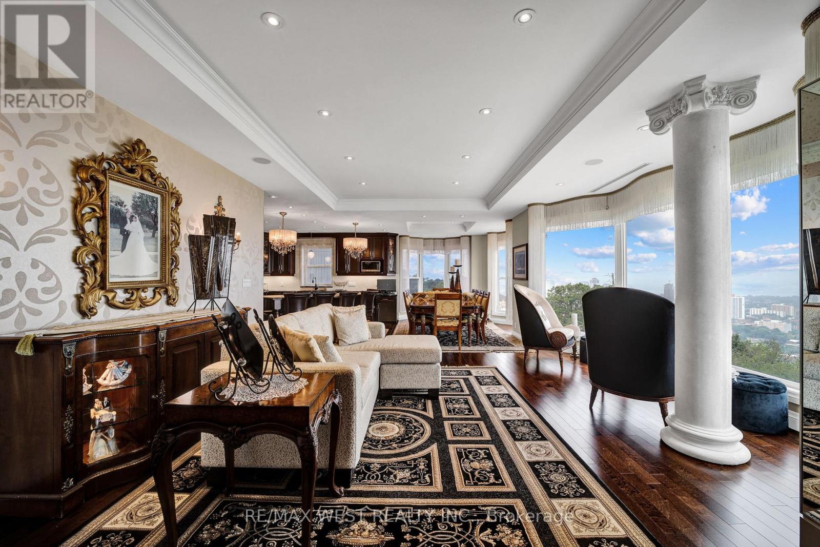 Photo 5 of 5 W 174 Mountain Park Avenue, Hamilton ON