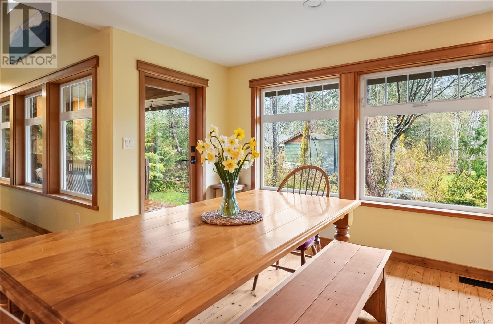 583 Nature Park Dr, Campbell River