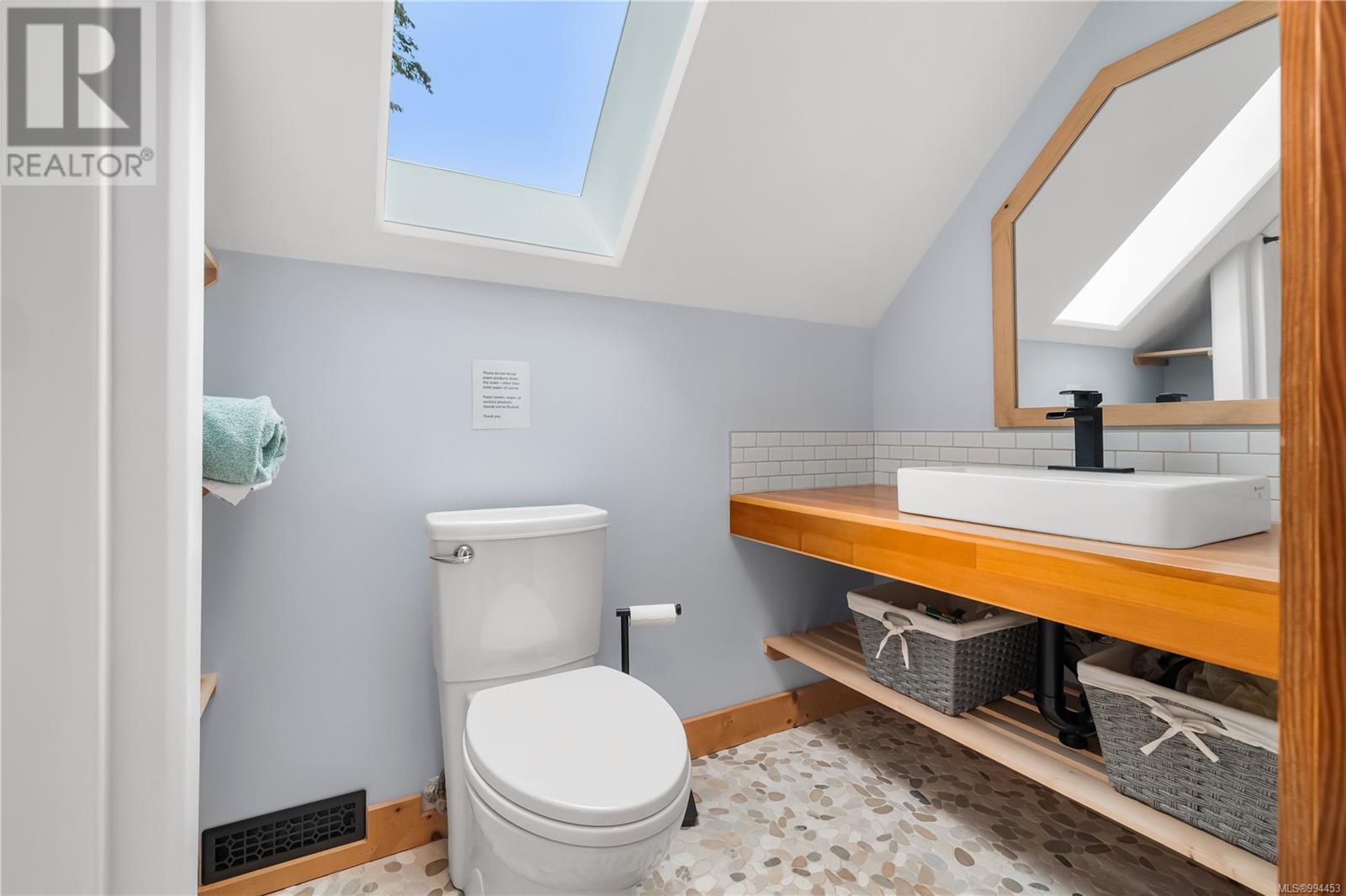 583 Nature Park Dr, Campbell River