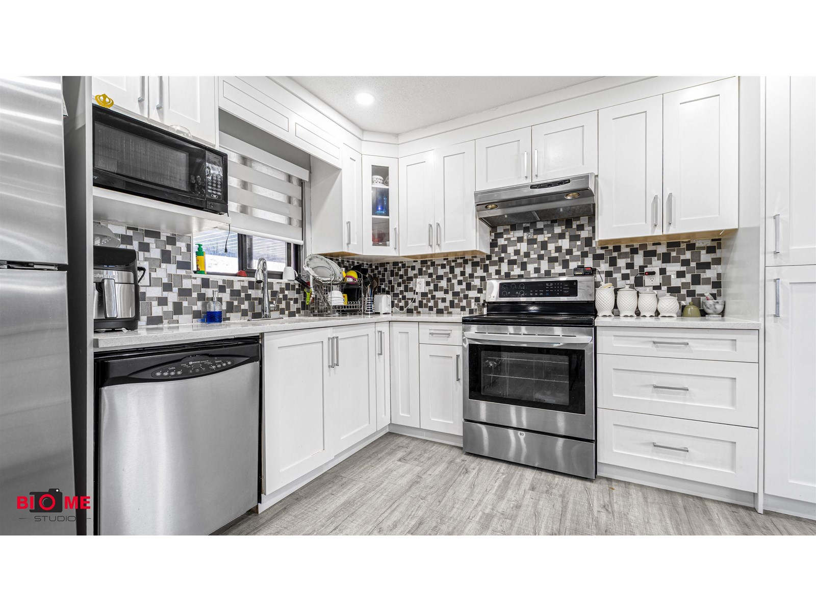 Photo 12 of 6661 141 Street, Surrey BC