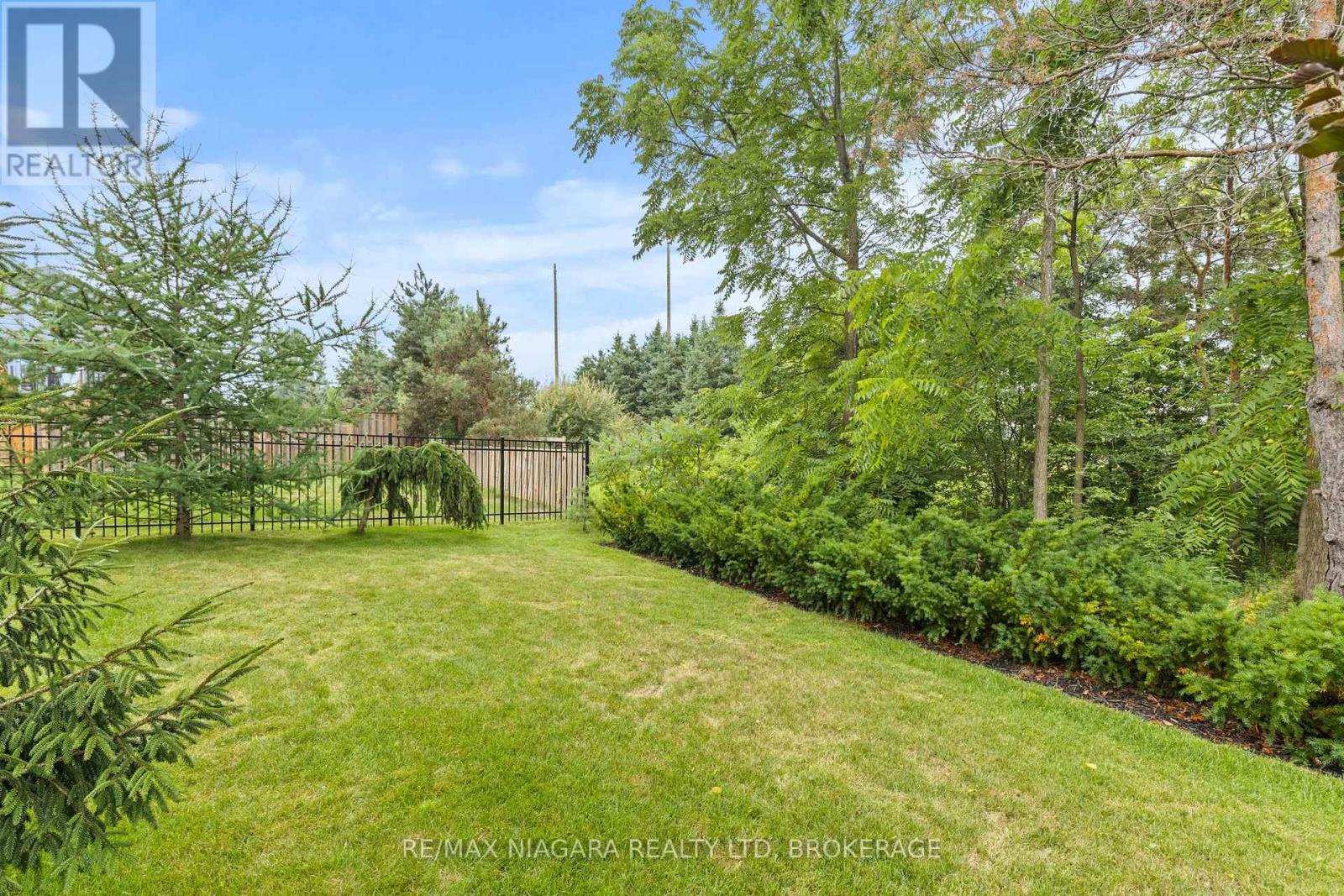 Photo 6 of 5799 Osprey Street, Niagara Falls ON