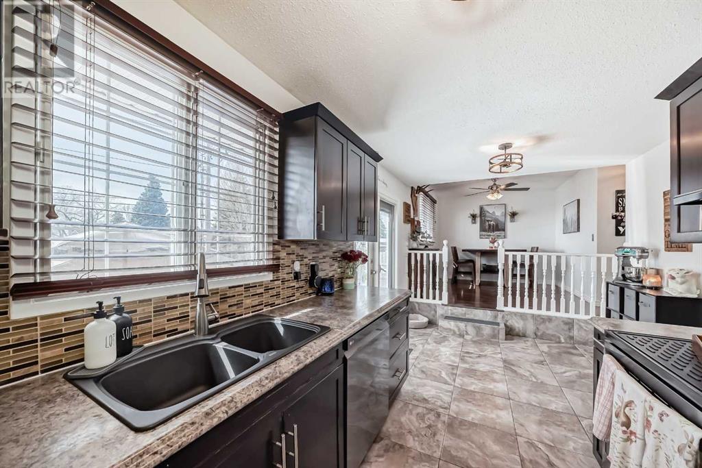 Single Family House 4 Level for Sale in  Whitehorn Drive NE Whitehorn Calgary 