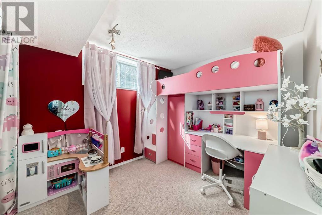 Single Family House 4 Level for Sale in  Whitehorn Drive NE Whitehorn Calgary 