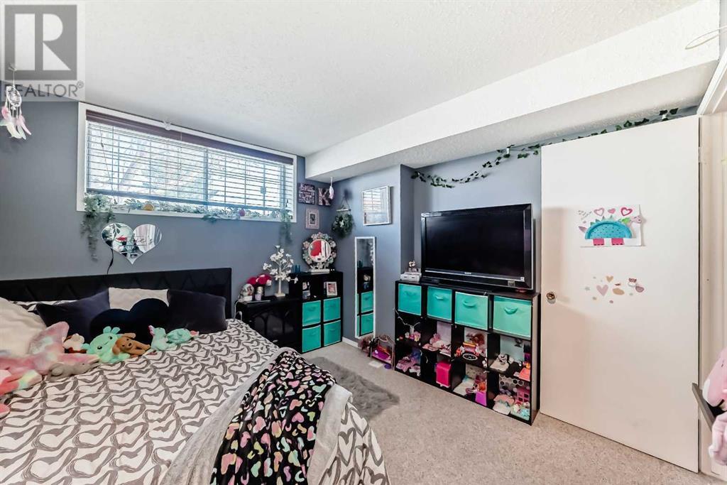Single Family House 4 Level for Sale in  Whitehorn Drive NE Whitehorn Calgary 