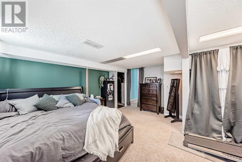 Single Family House 4 Level for Sale in  Whitehorn Drive NE Whitehorn Calgary 
