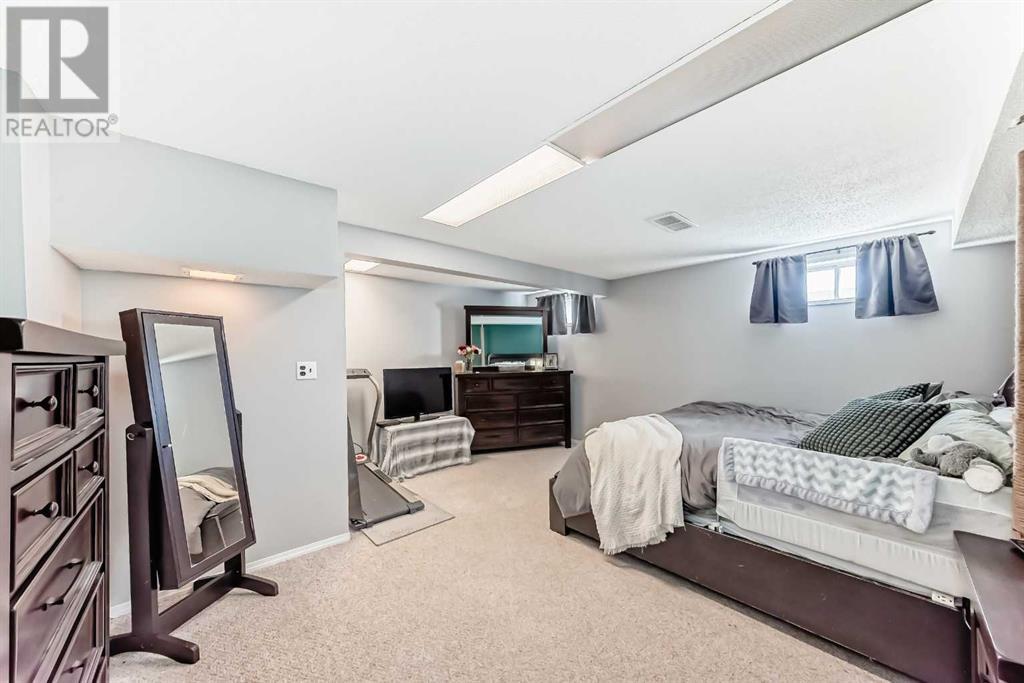 Single Family House 4 Level for Sale in  Whitehorn Drive NE Whitehorn Calgary 