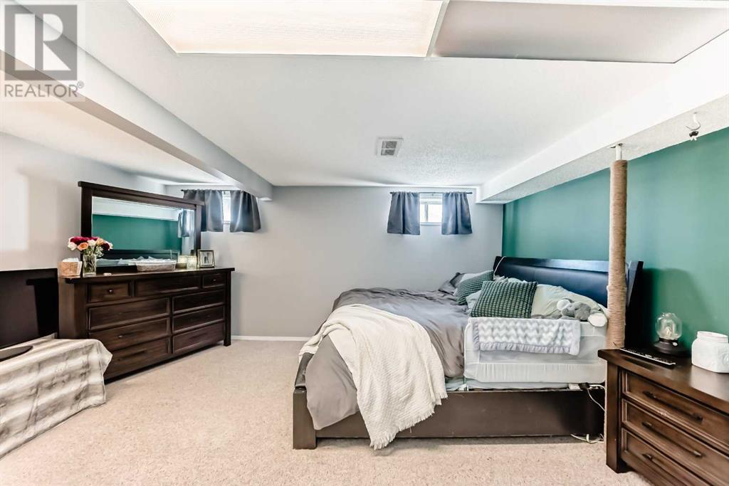 Single Family House 4 Level for Sale in  Whitehorn Drive NE Whitehorn Calgary 