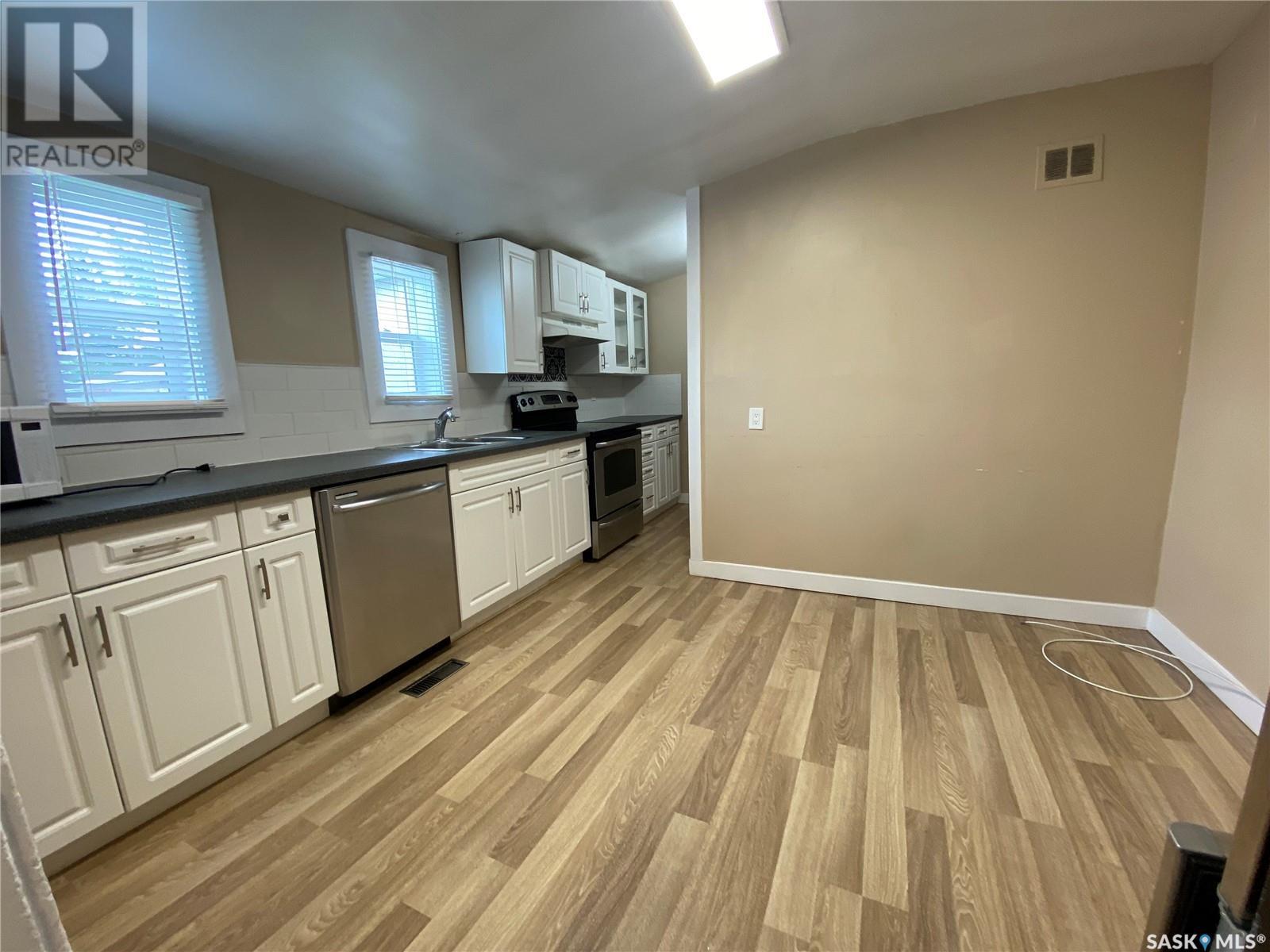Photo 15 of 702 12 Th Avenue, Regina SK