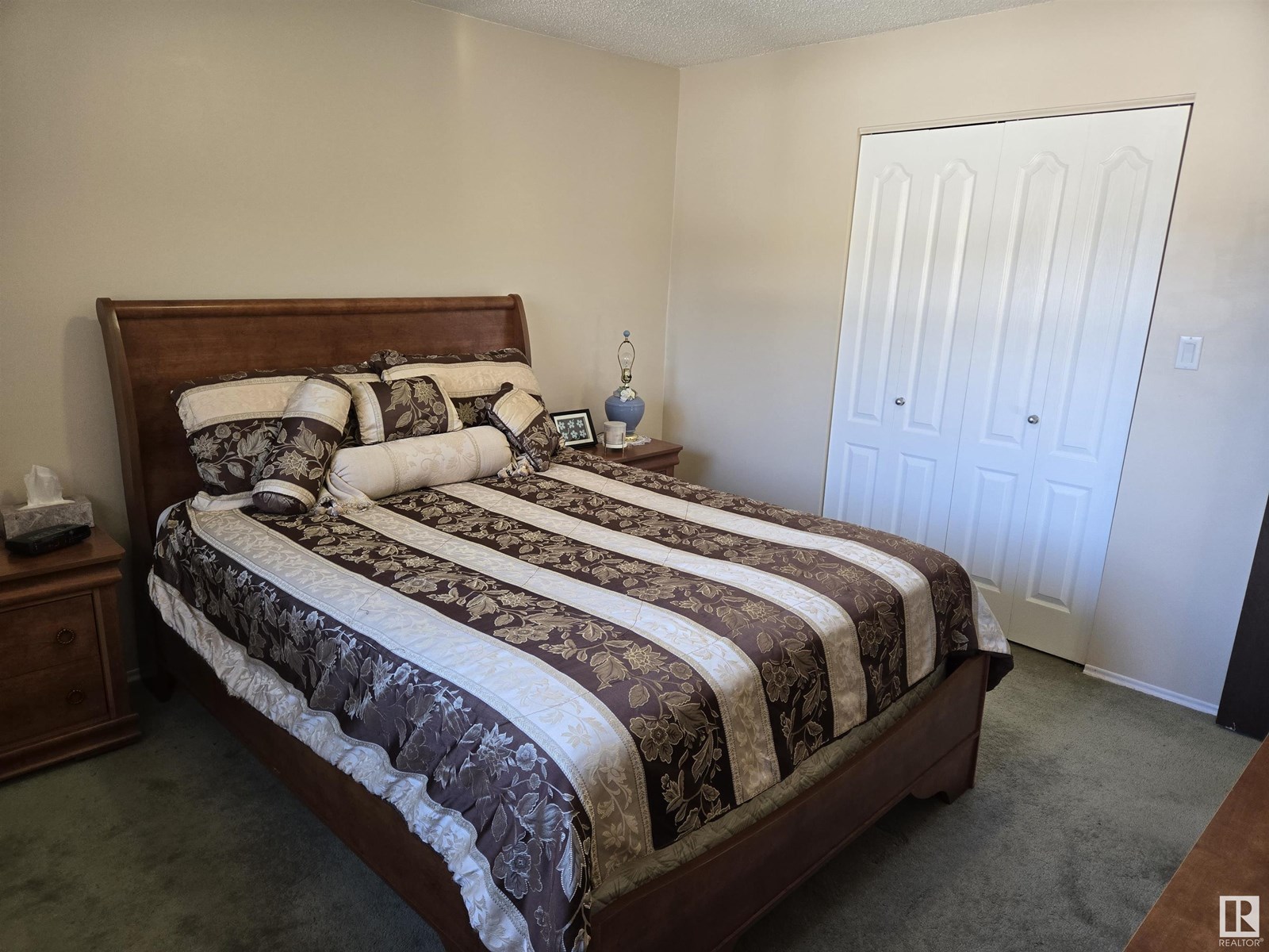 Photo 12 of 14505 23 St Nw, Edmonton AB