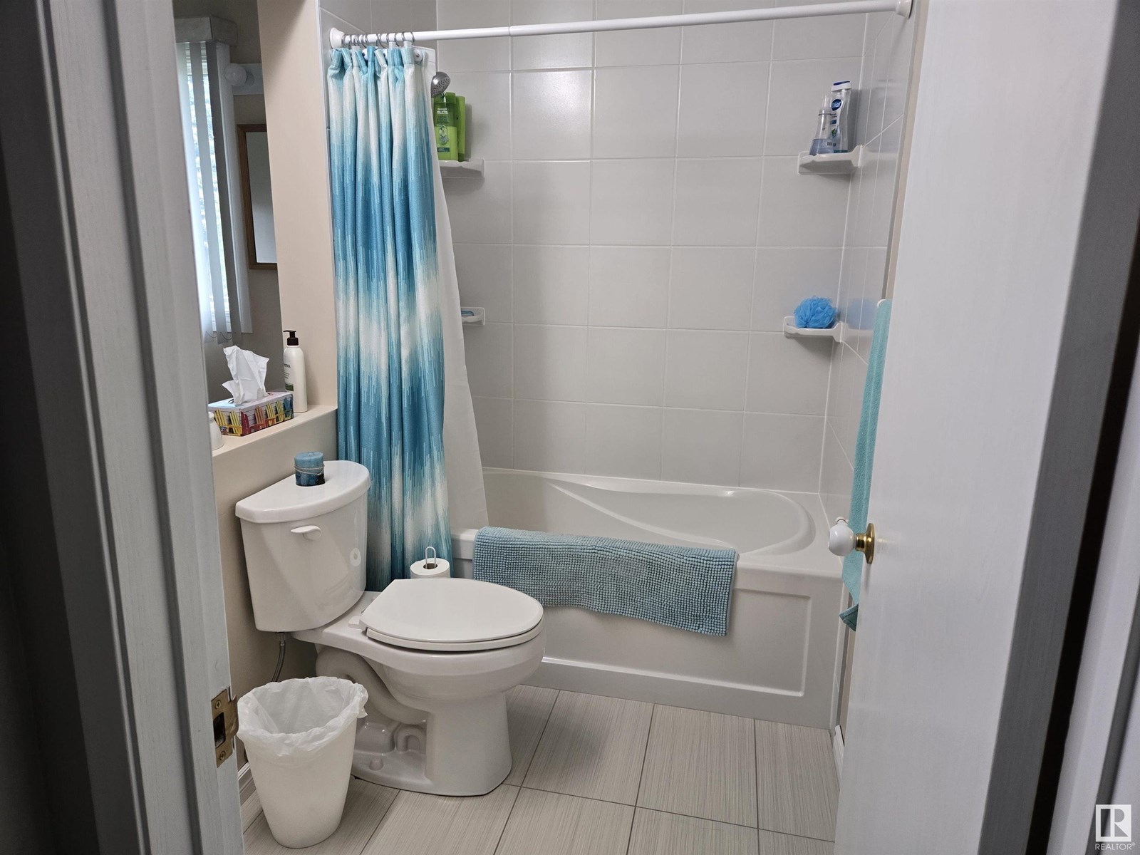 Photo 17 of 14505 23 St Nw, Edmonton AB