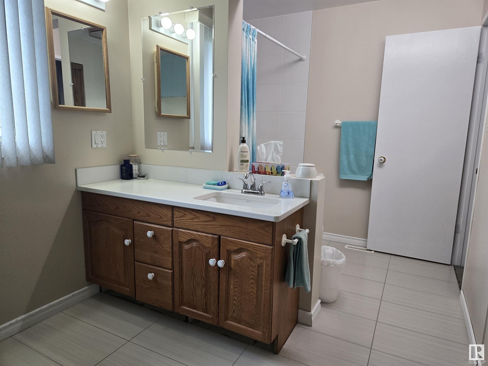 Photo 19 of 14505 23 St Nw, Edmonton AB