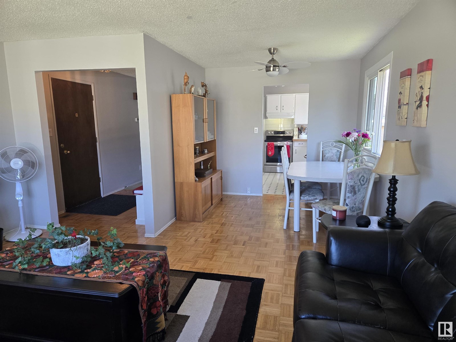 Photo 5 of 14505 23 St Nw, Edmonton AB