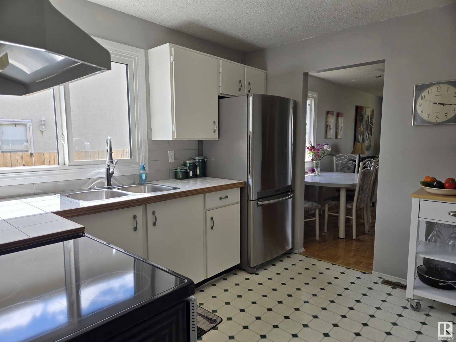 Photo 9 of 14505 23 St Nw, Edmonton AB