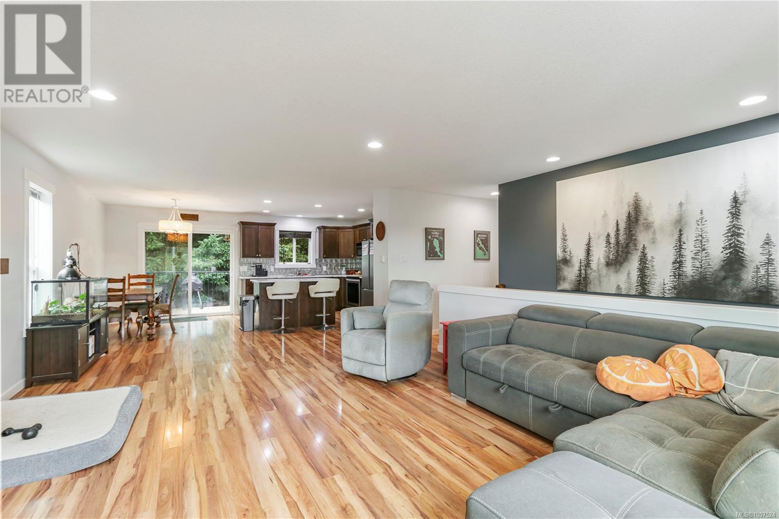 Photo 10 of 1069 Southwood Dr, Nanaimo BC