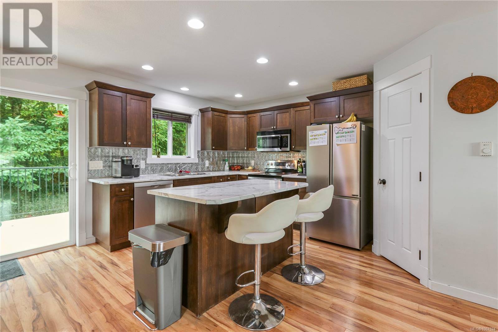 Photo 3 of 1069 Southwood Dr, Nanaimo BC