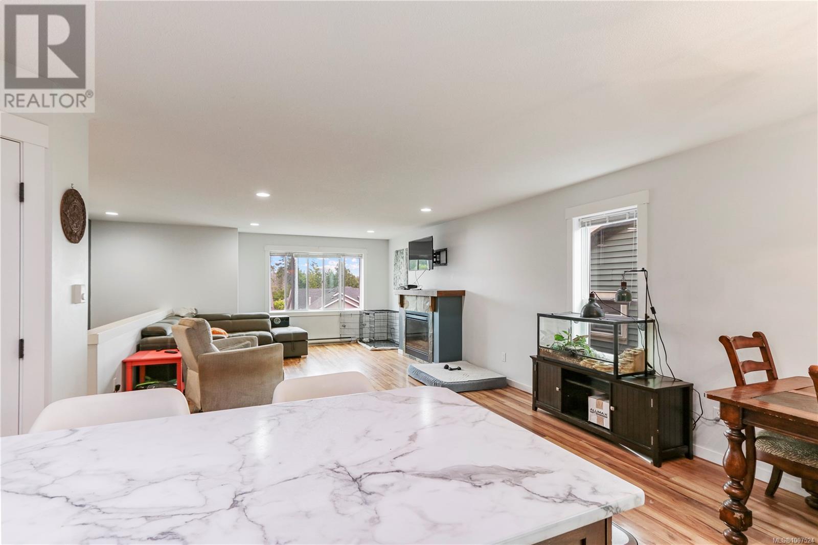 Photo 5 of 1069 Southwood Dr, Nanaimo BC