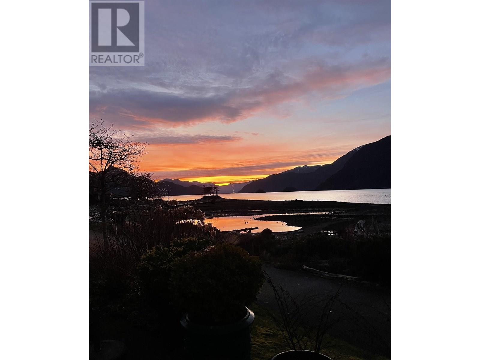 15 BEACH DRIVE, Furry Creek