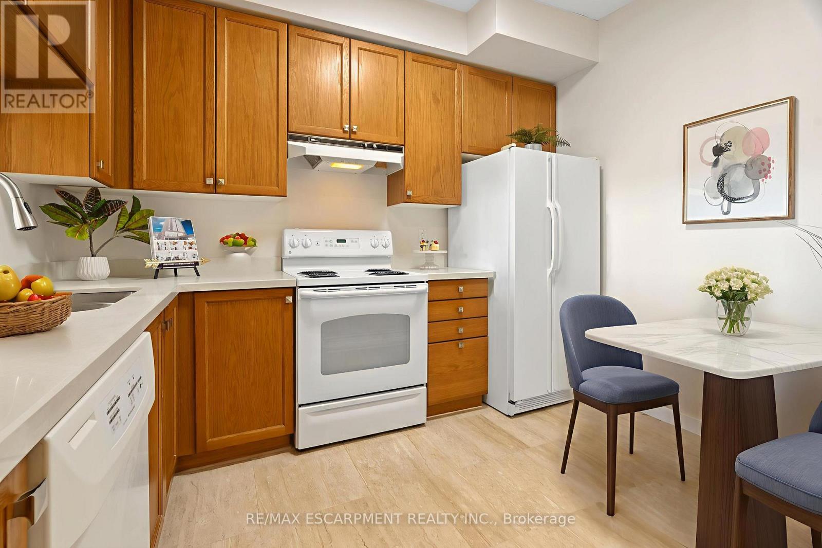 Photo 4 of 409 1 Belvedere Court, Brampton ON