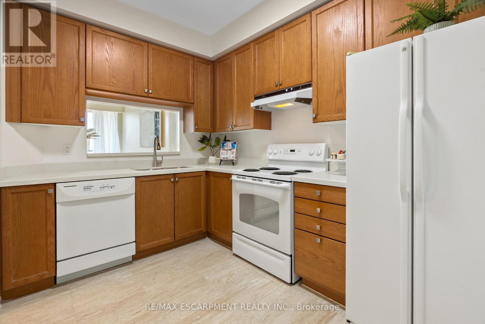 Photo 9 of 409 1 Belvedere Court, Brampton ON