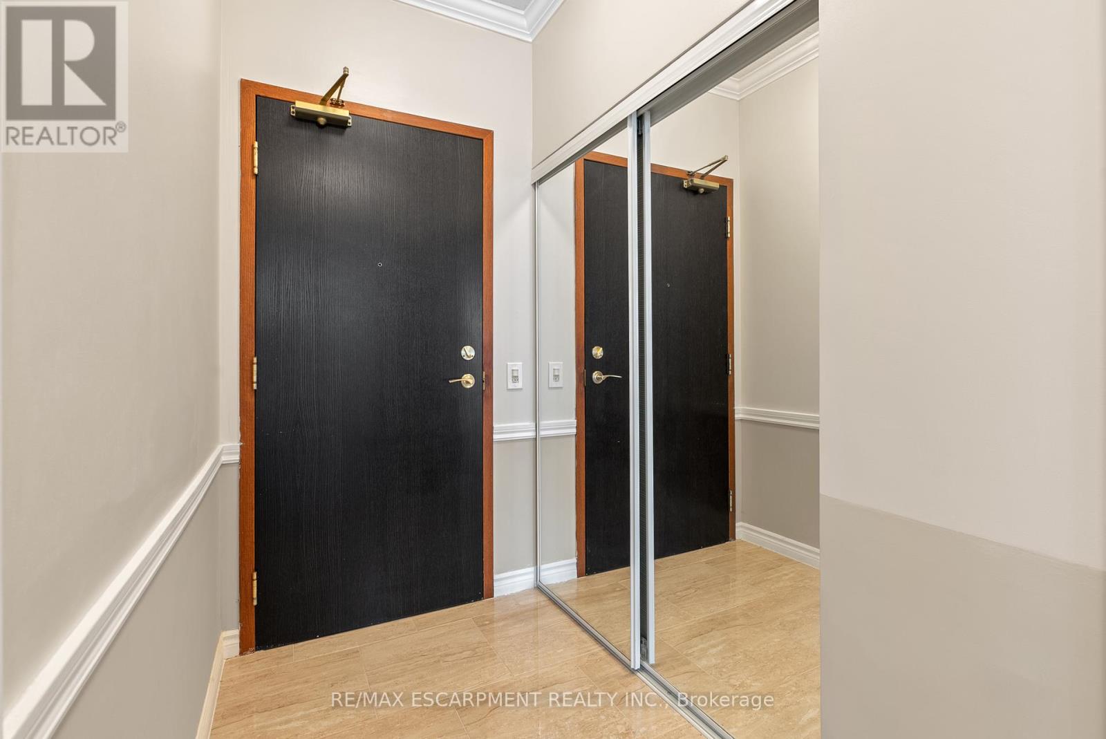 Photo 5 of 409 1 Belvedere Court, Brampton ON