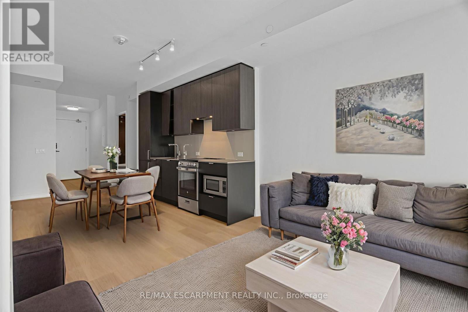 Photo 3 of 3413 3883 Quartz Road, Mississauga ON