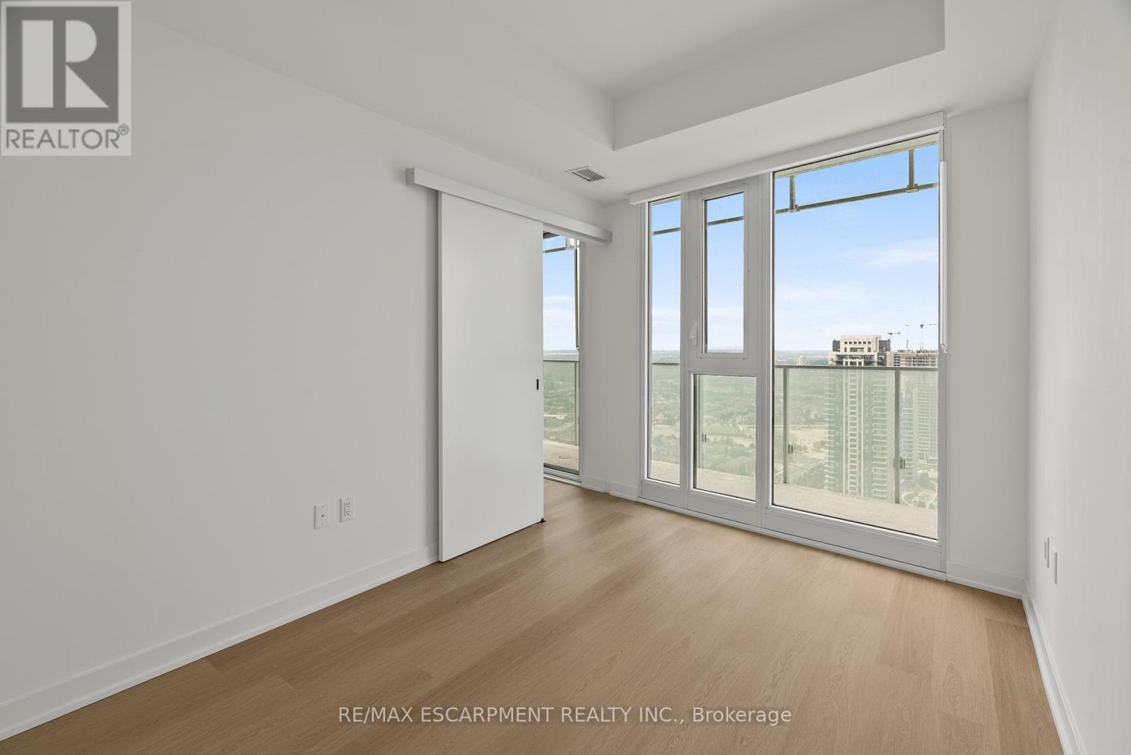 Photo 12 of 3413 3883 Quartz Road, Mississauga ON